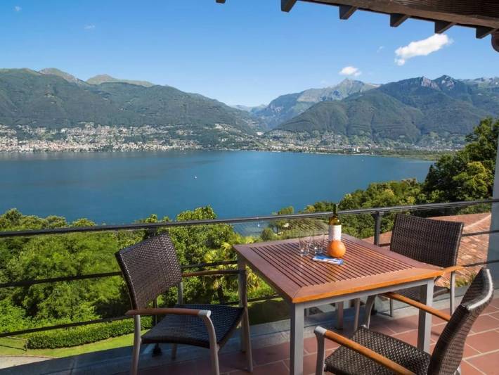 Ferienwohnung für 3 Personen, mit Pool und Garten in Piazzogna