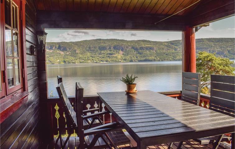 Ferienhaus für 8 Personen mit Terrasse in Modum