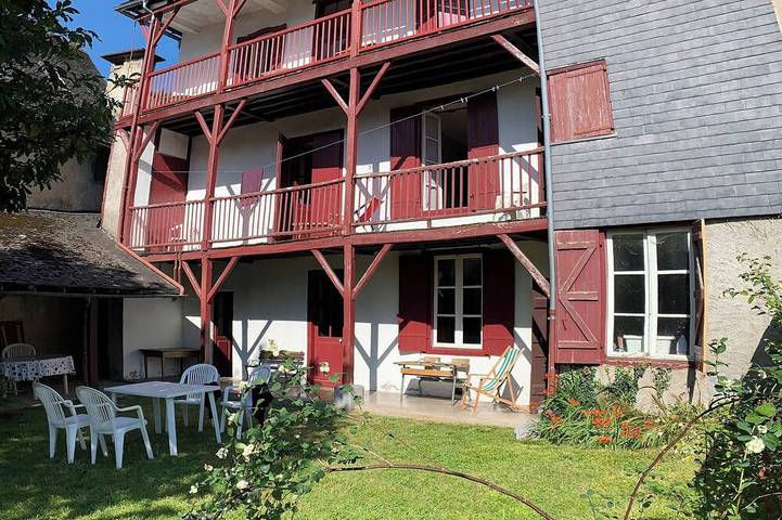 Location de vacances pour 15 personnes, animaux acceptés à Osse-en-Aspe