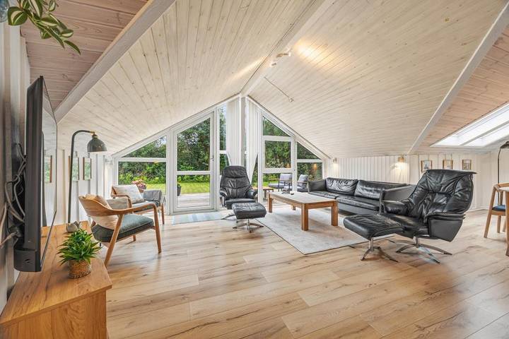 Schönes Ferienhaus mit Sauna & Lademöglichkeit in Bork Havn, Ringkøbing Fjord