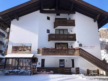 Gîte pour 6 personnes, avec terrasse et vue à Corvara in Badia
