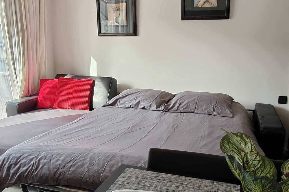 Apartamento entero, Beachfront Knokke Apt w/ Panoramic Terrace Views in Knokke-Heist, Costa de Bélgica