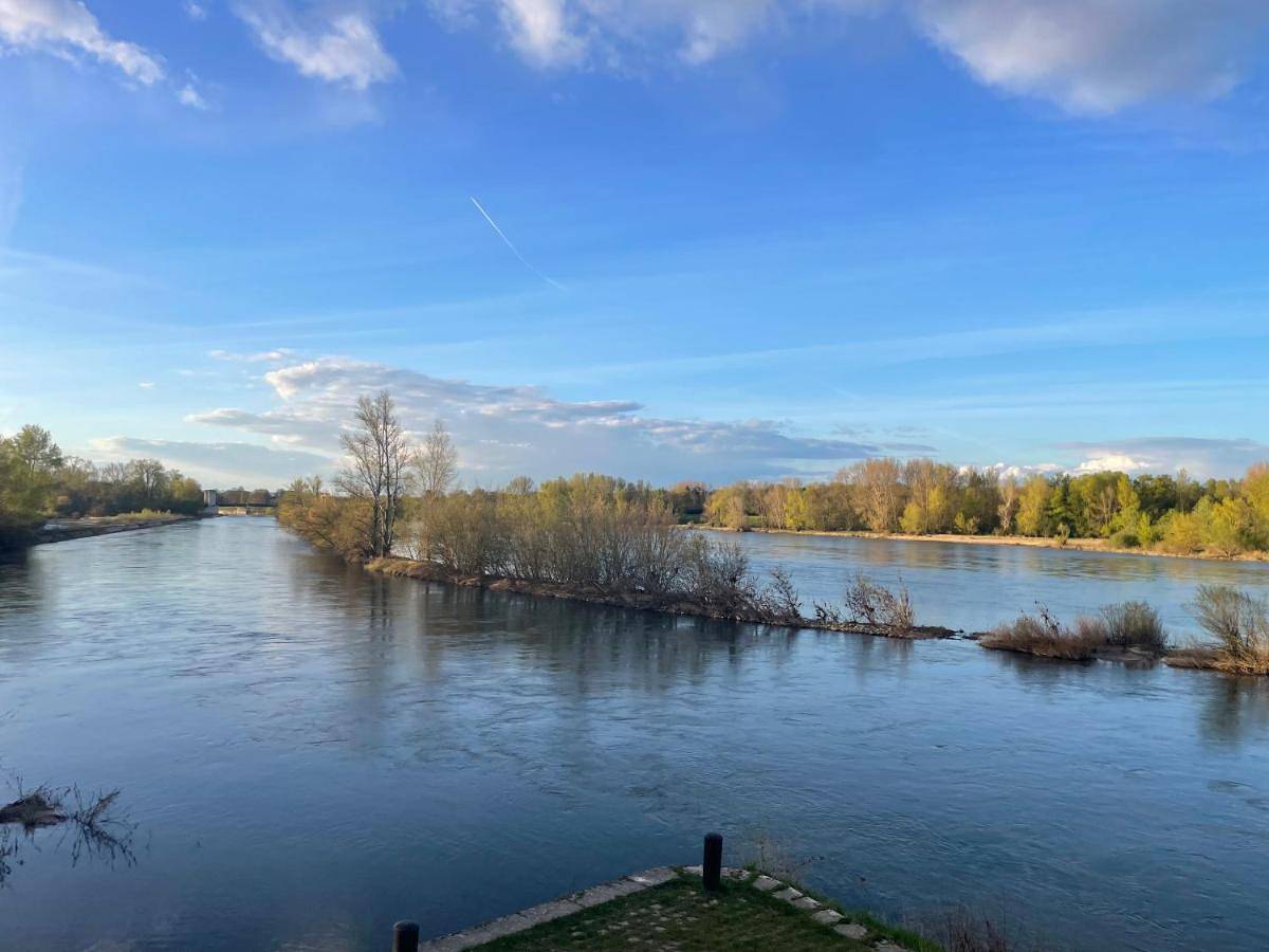 Appartement de vacances entier, Double Room with Private Bathroom in Châtillon-sur-Loire, Région de Montargis