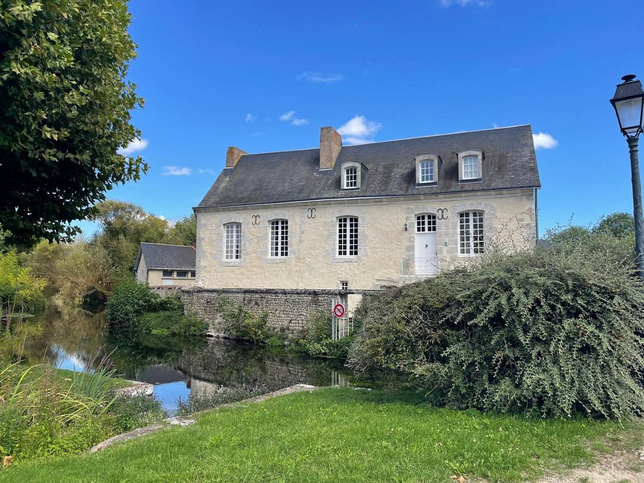 Maison au bord de l'Aigre in La Ferté-Villeneuil, Région de Châteaudun