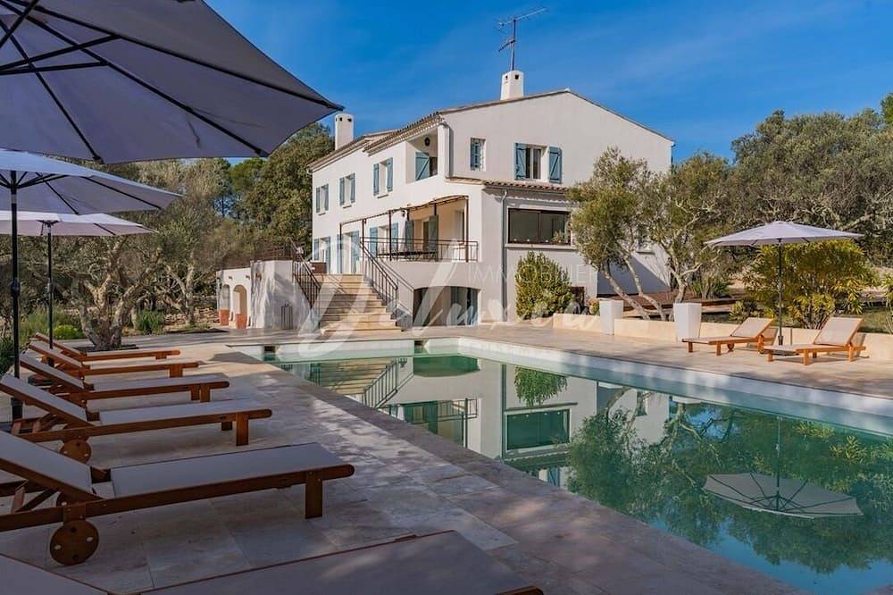 Magnificent bastide, located 2 minutes from Le Thoronet. 5bedroom and 5bathroom swimming pool in Le Thoronet, Draguignan region