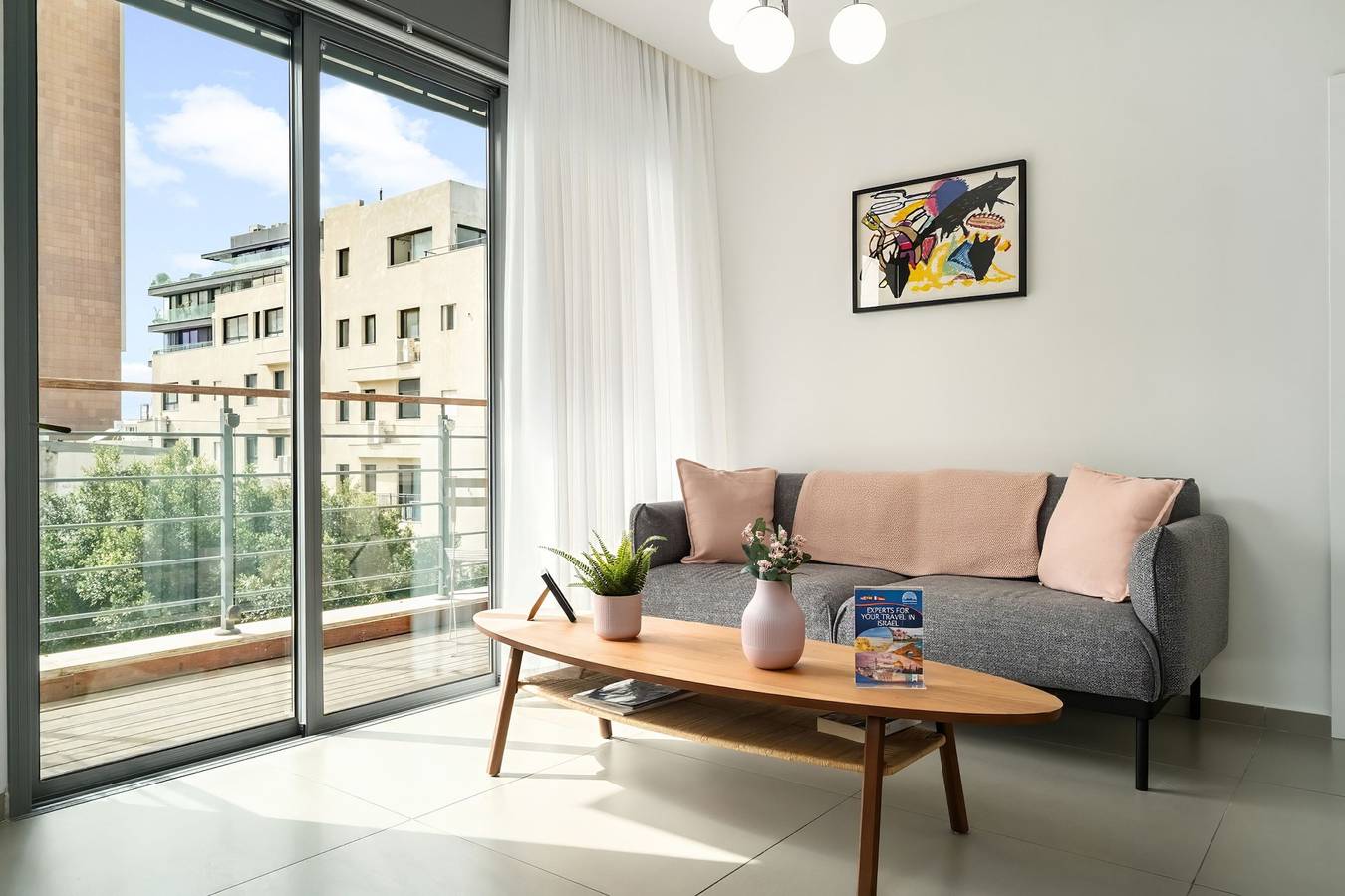 Entire apartment, Mamad Beach & City Center with Balcony by Feelhome in Tel Aviv, Tel Aviv District
