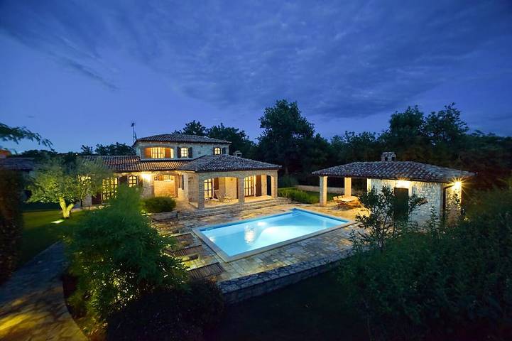Villa für 9 Personen, mit Garten - 1