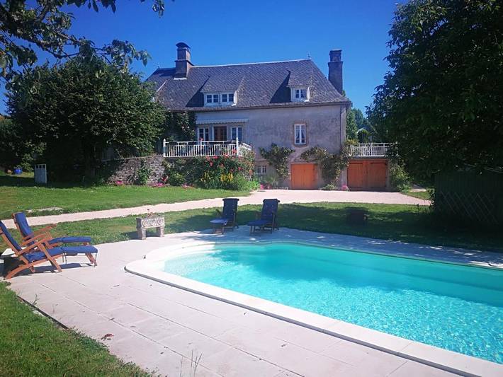 Gîte pour 2 personnes, avec vue ainsi que jardin et piscine à Barriac-les-Bosquets