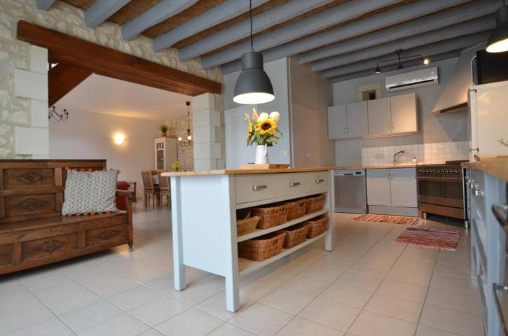 Location de vacances pour 6 personnes, avec terrasse ainsi que jardin et piscine, animaux acceptés dans Marcilly-sur-Vienne - 4