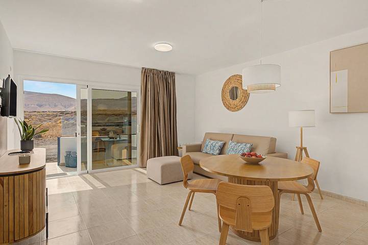 Apartamento entero, Apartamento "Callao Beach 5" con vista a la montaña, terraza y Wi-Fi in Punta de las Mujeres, Haría