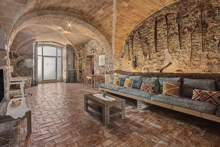 Casa Rural Can Padrosa – Historische Masía mit Pool, Garten & Platz für 11 Gäste in Riumors, Oberampurien