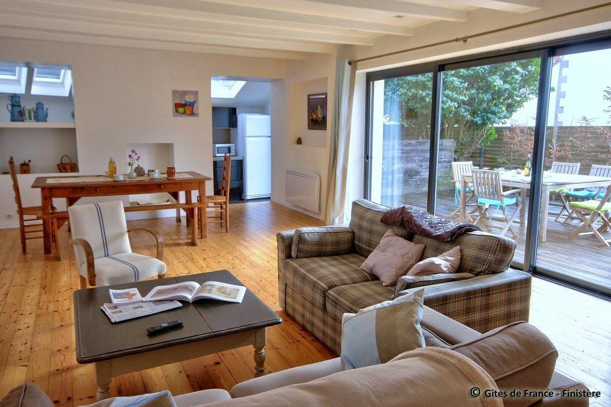 Derrière la charmille in Combrit, Côte de Cornouaille