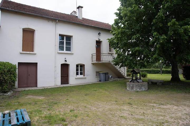 Gîte pour 9 personnes, avec jardin dans Saint-Angel