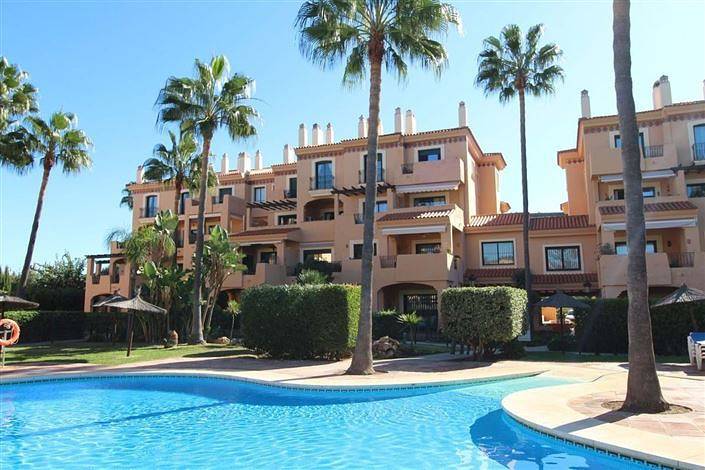 Holiday apartment for 4 people, with pool and balcony in La Duquesa