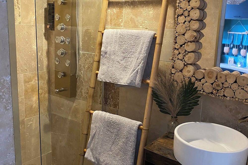 Nosy Komba - Oasis de détente avec spa, vidéo projecteur dans la jungle malgache in Carvin, Région de Lens