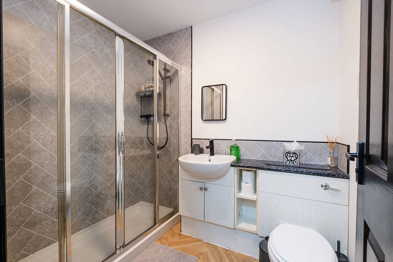 Stylish 2Br-Near Union Square  Train Station-Wi-Fi - Central Location in Aberdeen, Aberdeenshire