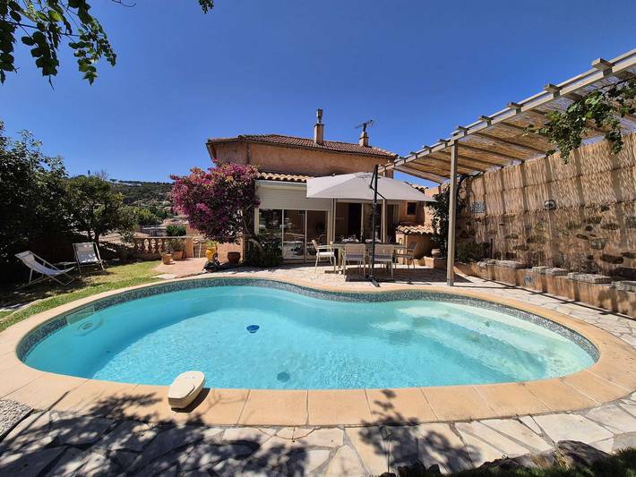 Villa for 8 people, with terrace and garden as well as pool, child-friendly - 1