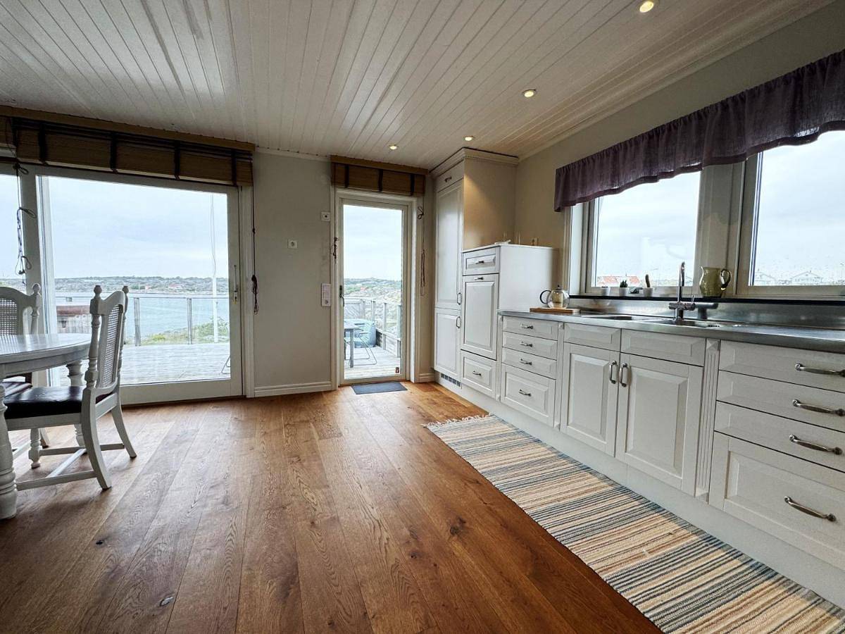 Architect-Designed Villa with Sea View in the Archipelago of Gothenburg in Göteborg, Västergötland