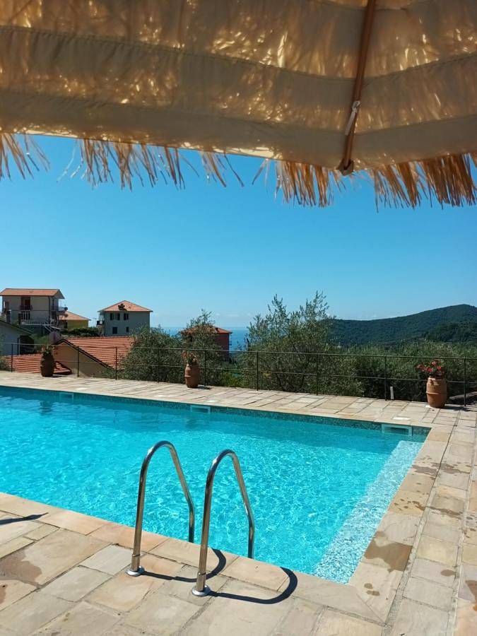 Location de vacances pour 3 personnes, avec piscine ainsi que jardin et vue à Leivi - 2