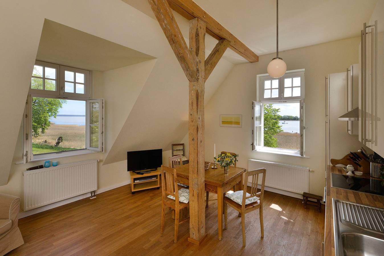 Ganze Wohnung, Ferienwohnung "Gut Grubnow Rügen - 5" mit Seeblick, Gemeinschaftsgarten und Wlan in Neuenkirchen (Rügen), Rügen