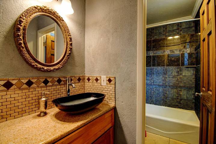 Vacation house for 36 people, with yard and sauna as well as hot tub in Rocky Mountain National Park