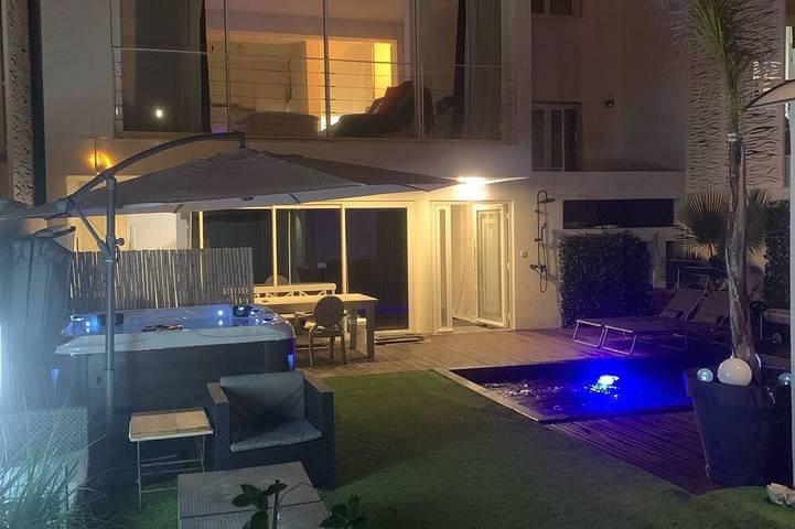 Ferienwohnung für 8 Personen, mit Pool und Garten sowie Balkon und Whirlpool in Palavas-les-Flots