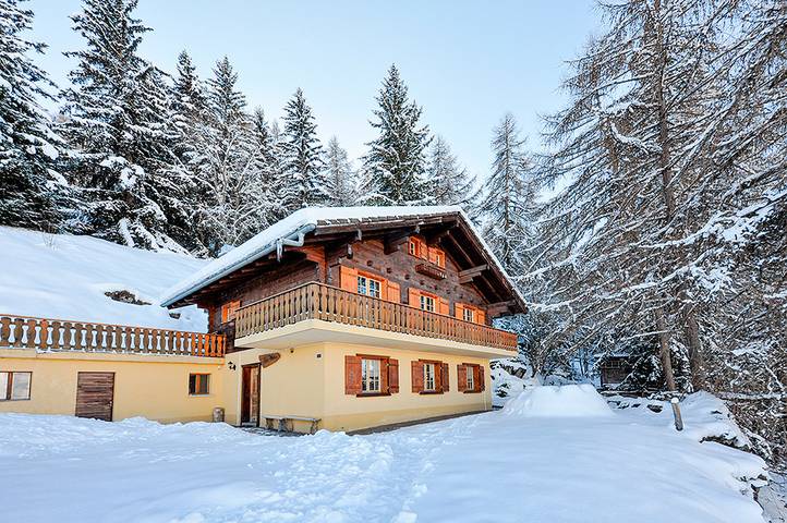 Vakantiehuis voor 16 personen, with Balkon and Terras as well as Uitzicht in Wallis