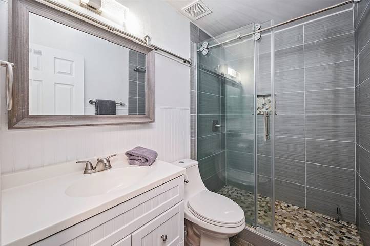 Beach rental for 6 people, with pool and balcony as well as yard on Oahu