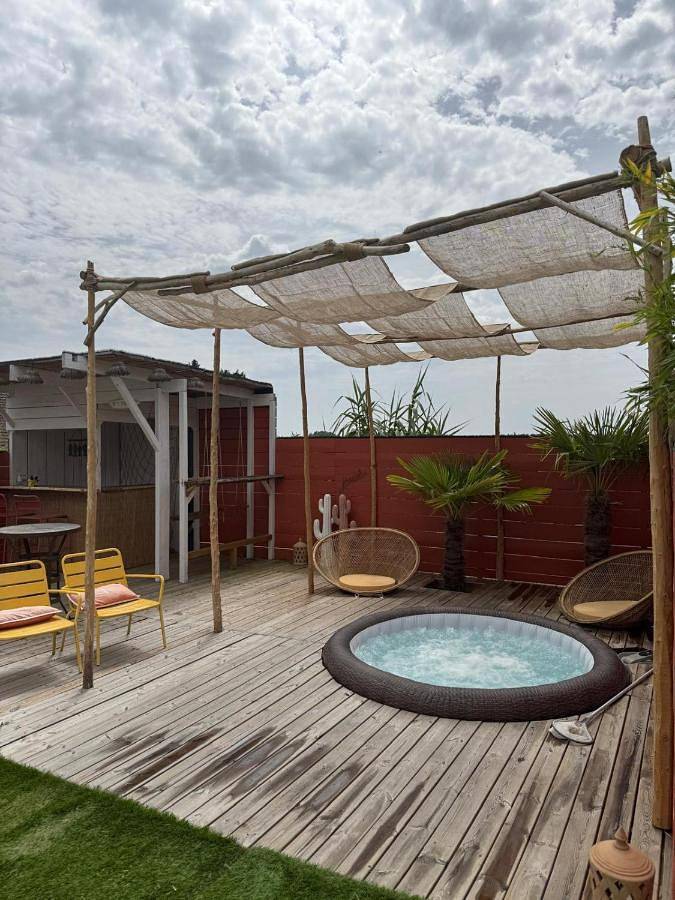 Chambre d’hôte pour 2 personnes, avec piscine et jacuzzi ainsi que terrasse et jardin dans la Sarthe - 2