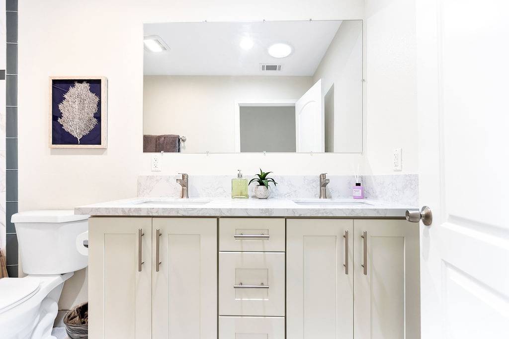 5Br 4.5Ba! Sleeps 18! Games! Little Saigon! Close To Disney & Oc Beaches in Westminster, Orange County