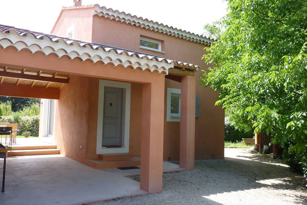 Contemporary Cottage Rental: wooded property, private pool, view Luberon in Cavaillon, Parc naturel régional du Luberon