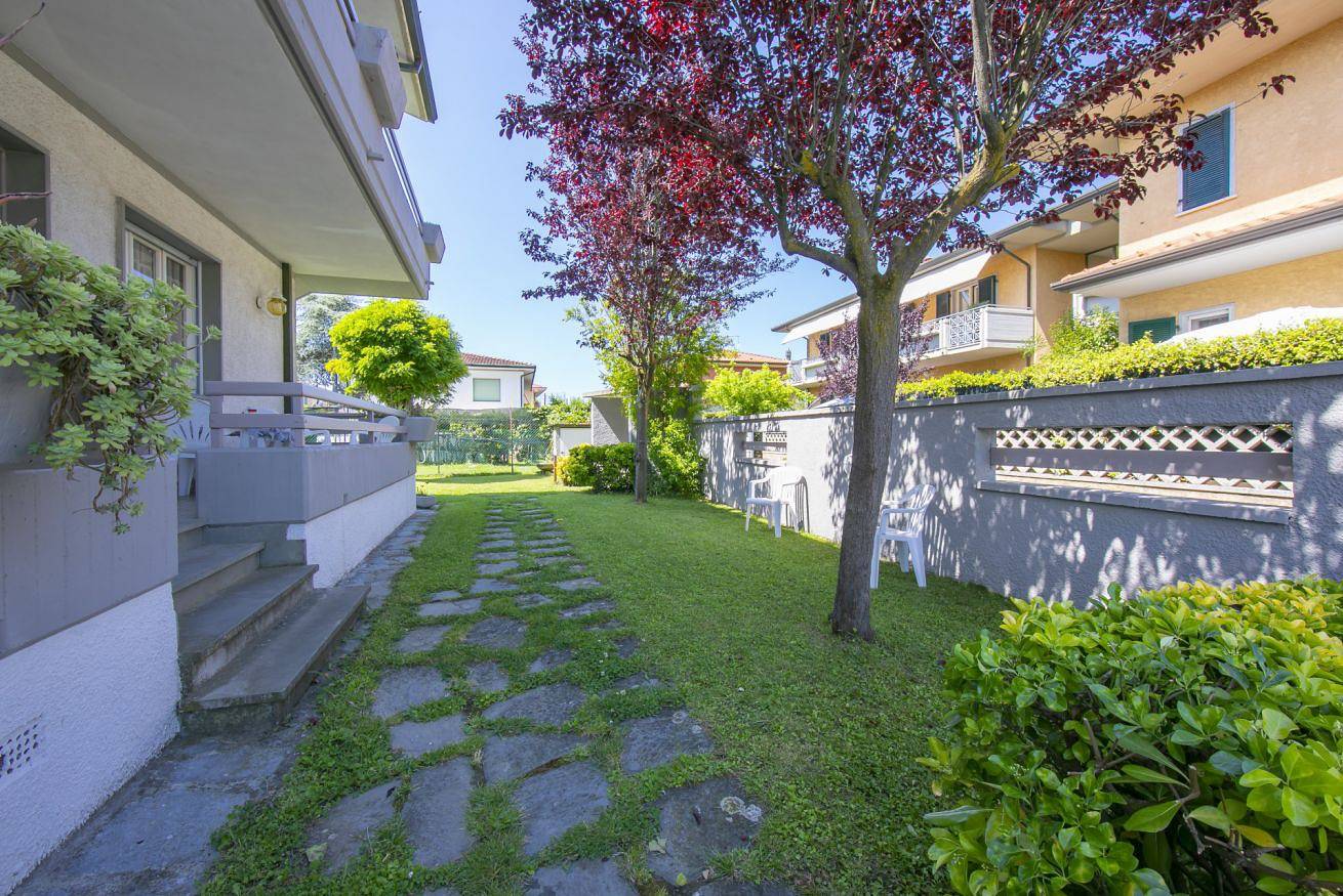 Ganze Wohnung, Ferienwohnung für 5 Personen mit Balkon/Terrasse in Marina di Massa, Massa