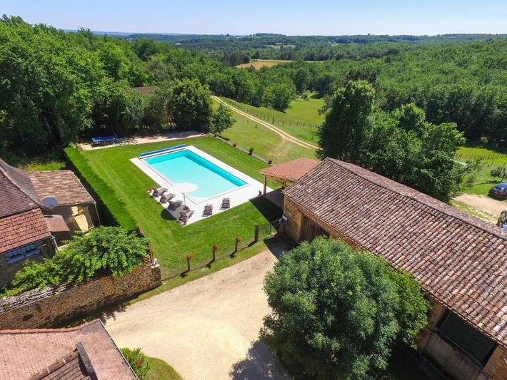 Location de vacances pour 6 personnes, avec terrasse ainsi que jardin et piscine à Pezuls - 2