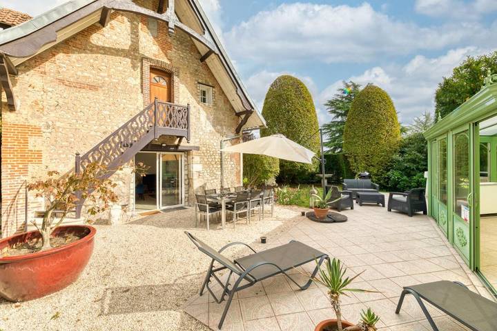 Location de vacances pour 6 personnes, avec jardin ainsi que vue et piscine, animaux acceptés à La Bouille - 4