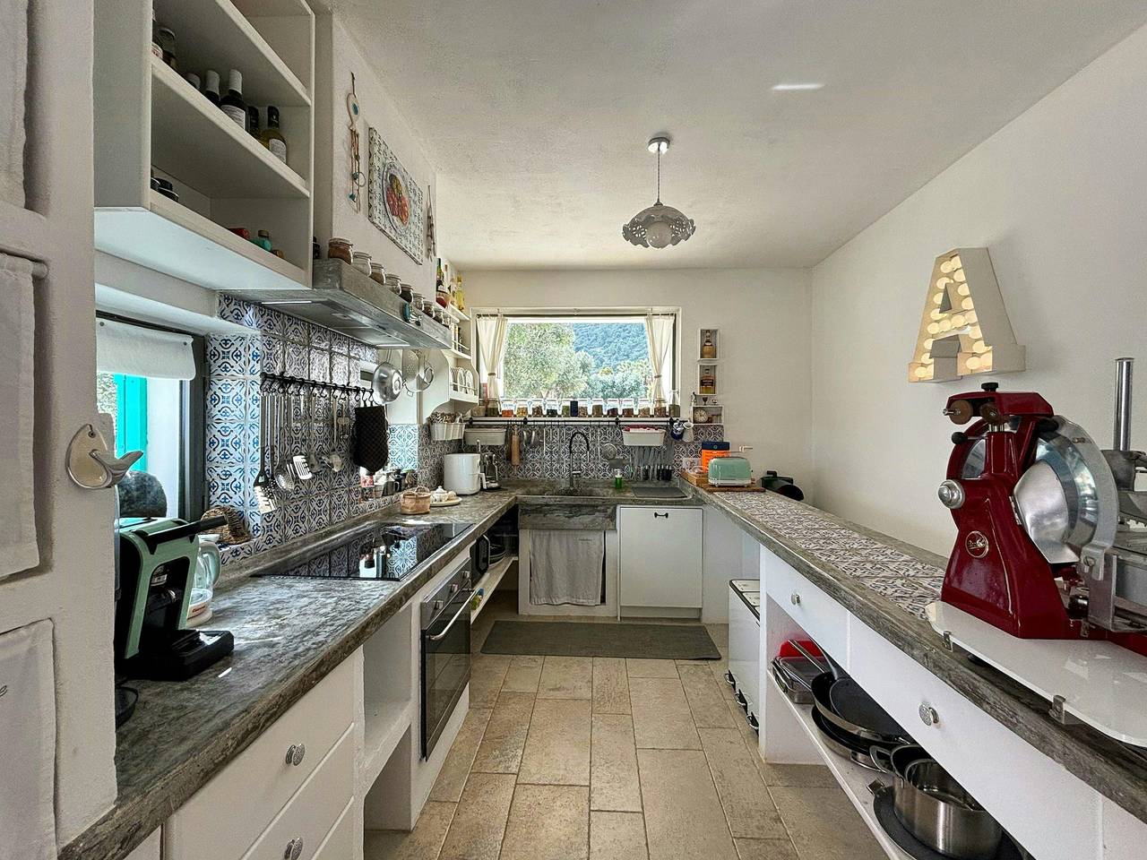 Trulli parmi les oliviers centenaires avec piscine vue mer in Fasano, Salento