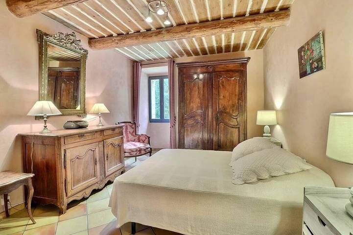 Location de vacances pour 6 personnes, avec piscine et jardin à Grambois - 2