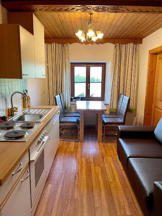 Ferienwohnung für 3 Personen, mit Pool und Garten sowie Ausblick und Terrasse, mit Haustier - 1