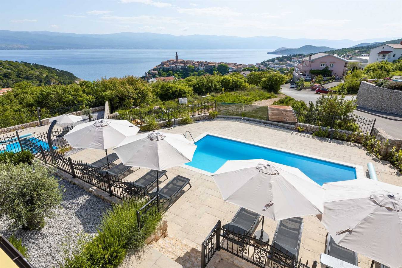 Villa pour 8 personnes avec jardin in Vrbnik, Krk