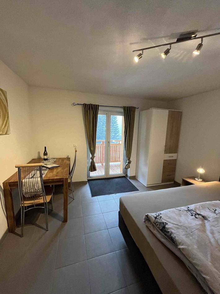 Ferienwohnung für 2 Personen, mit Balkon und Garten sowie Ausblick in Nauders