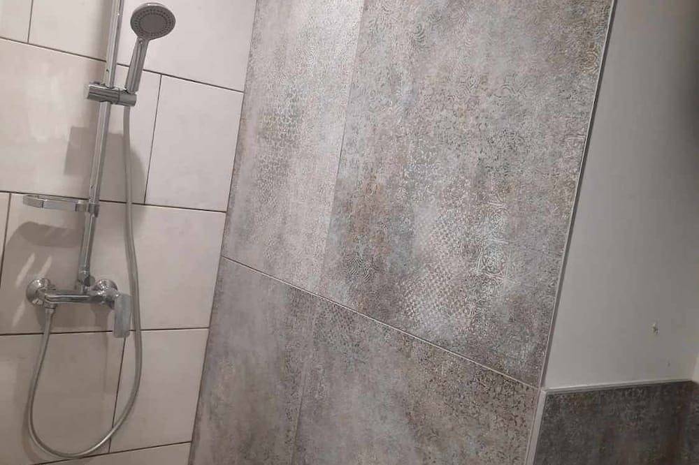 Entire apartment, Appart' Hôtel tout confort avec balcon in Tulette, Nyons region