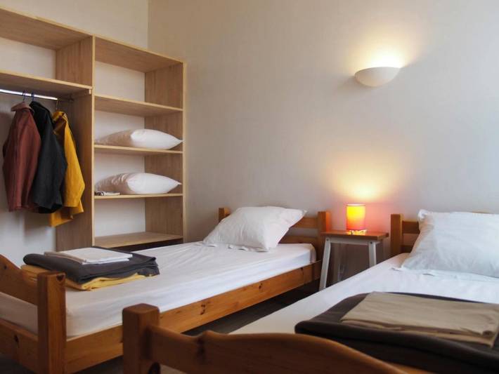 Auberge pour 3 personnes, avec jardin à Brélès