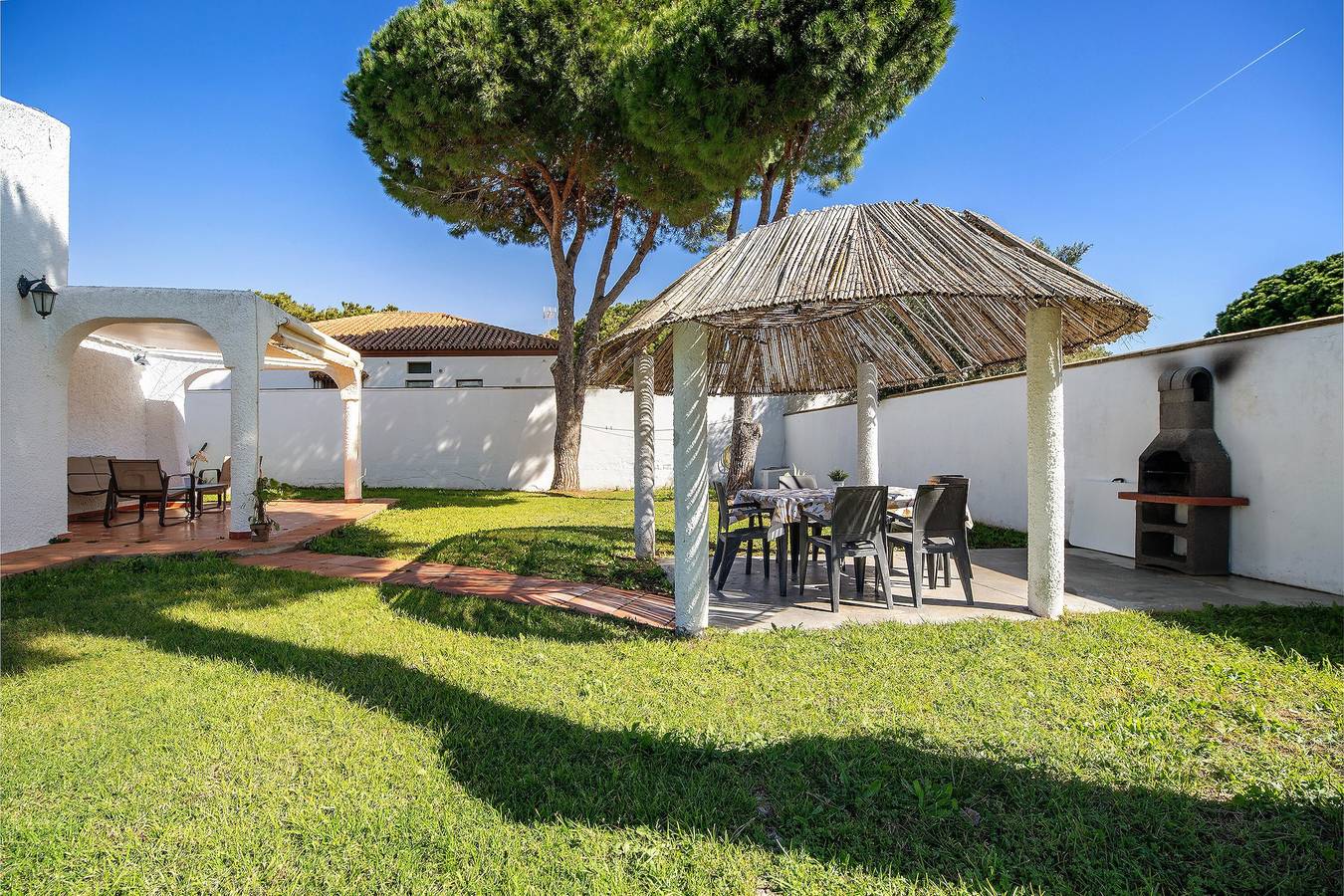 Casa de vacaciones 'Spica' con piscina privada, terrazas, jardín y Wi-Fi in Playa La Barrosa, Chiclana de la Frontera