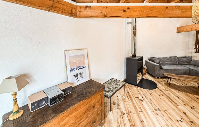 Appartement confortable à Aulos - Parking, lave-linge et centre ville à proximité in Les Cabannes, Ariège