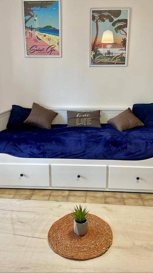 Gîte pour 4 personnes, avec terrasse ainsi que jardin et vue dans Plage de la Madrague - 3