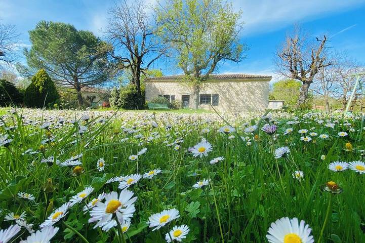 Location de vacances pour 5 personnes, avec jardin à Monteils