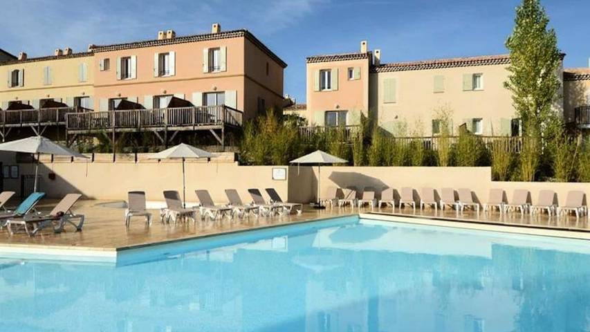 Appartement de vacances pour 5 personnes, avec piscine et jardin