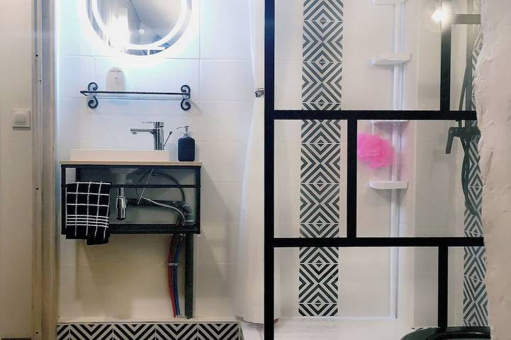 Entire apartment, For old-Stones lovers in Poussan, Mediterranean Coast (France)