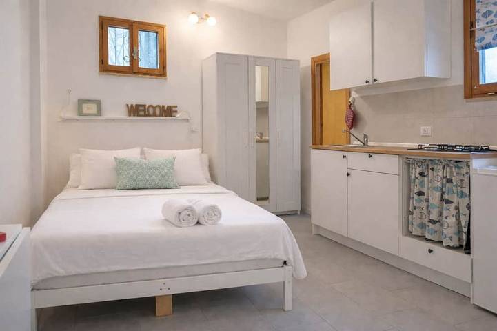 Appartamento intero, Seaside Garden Studio a 2 minuti dal mare in Santa Marinella, Provincia di Roma