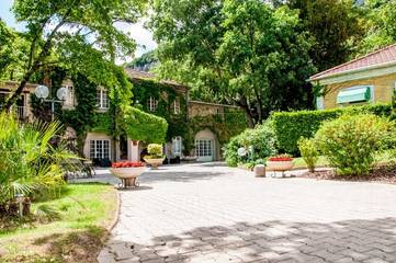 Hôtel pour 2 personnes, avec piscine et jardin ainsi que terrasse et vue à Soyons