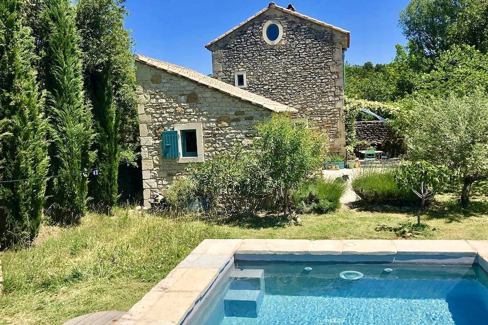 Mazet De Charme Avec Piscine Face Au Chateau De Grignan in Grignan, Région de nyons